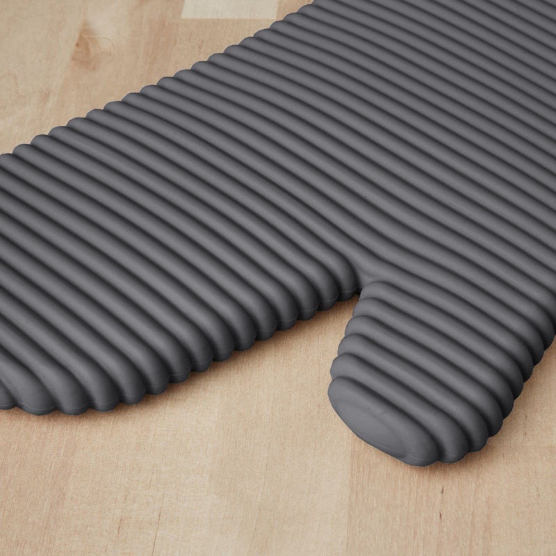 KitchenAid Ribbed Soft Silicone Oven Mitt Set  Charcoal Grey 2 Count   7.5""x13"" - Image 4
