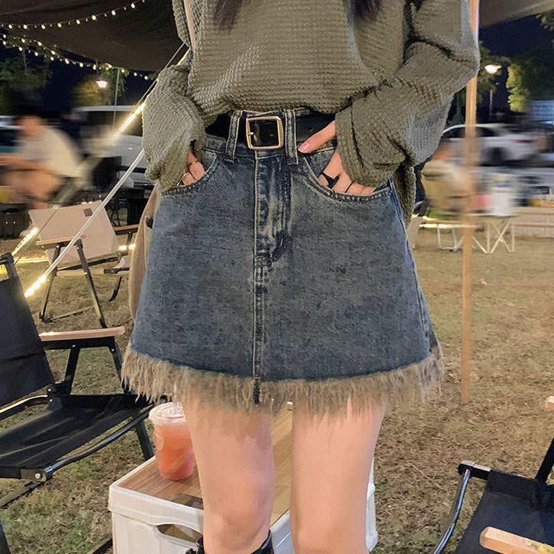 Retro Blue Denim A-Line Mini Skirt with Frayed Hem - Image 4