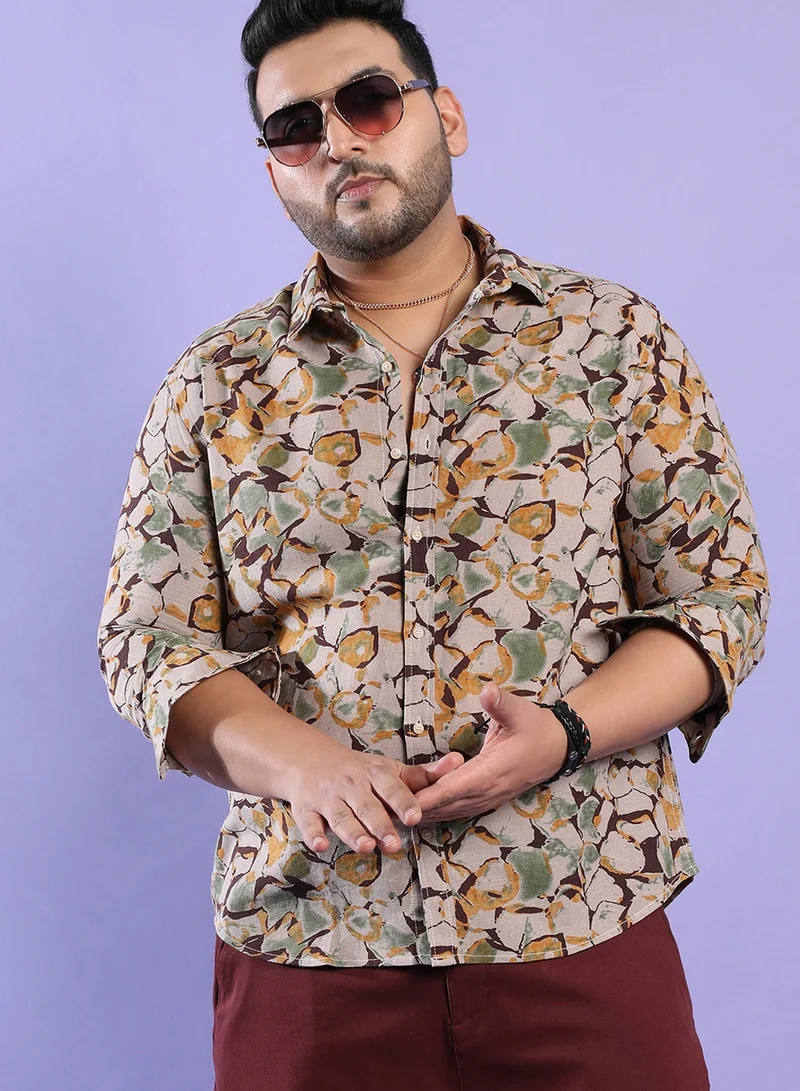 انستافاب بلس قميص رجالي قطني مطبوع بألوان بيج وأخضر بياقة عادية وأكمام طويلة