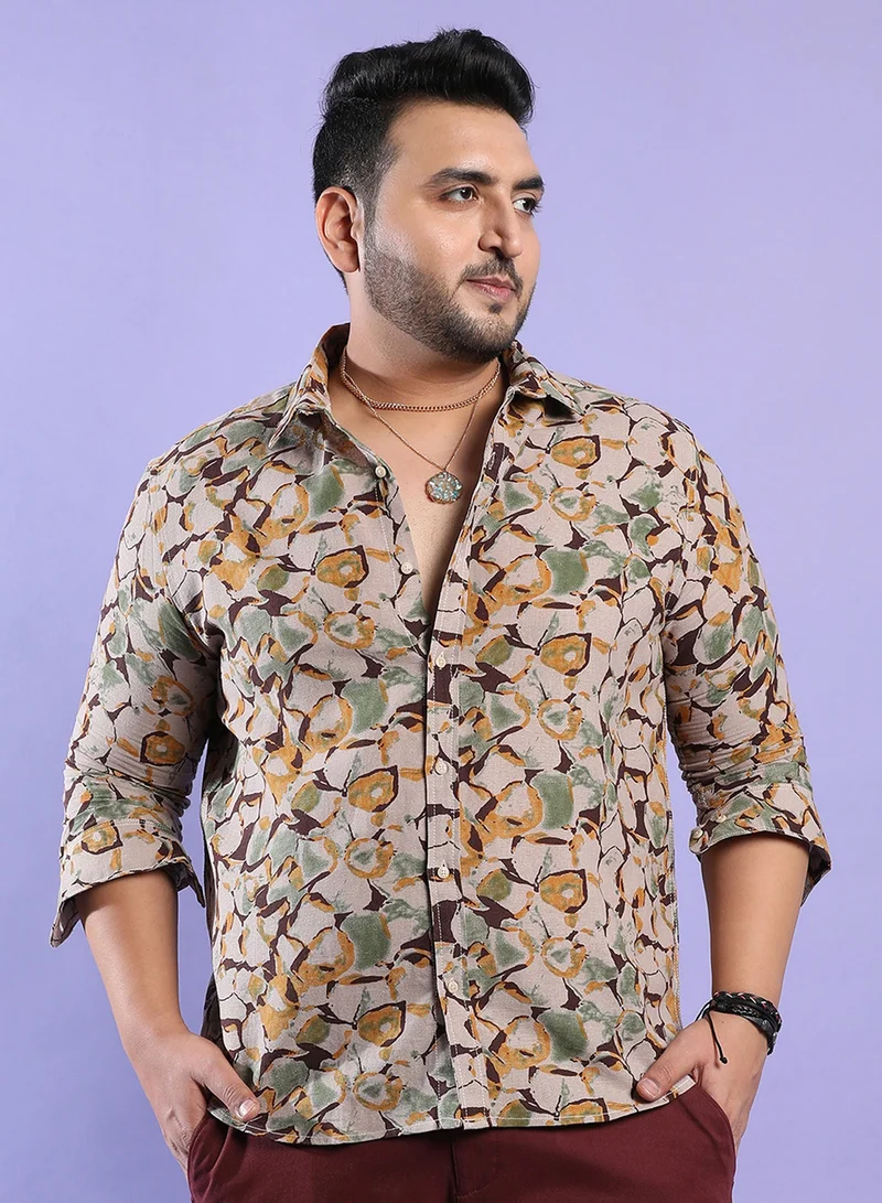 انستافاب بلس قميص رجالي قطني مطبوع بألوان بيج وأخضر بياقة عادية وأكمام طويلة