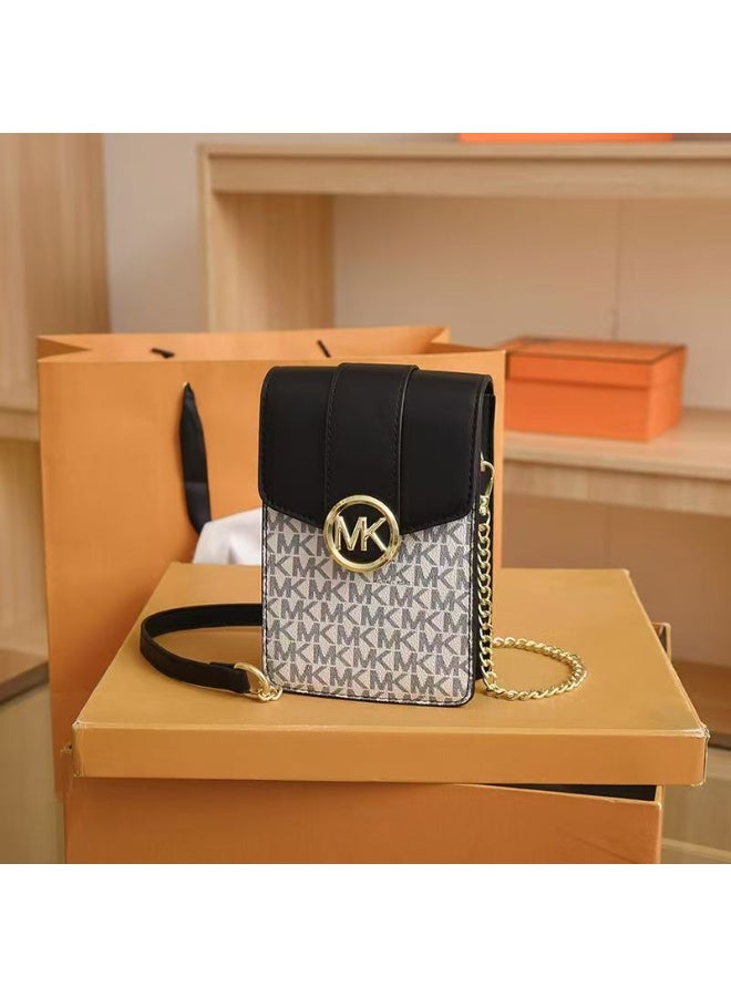 ام كي حقيبة MK الكلاسيكية، يمكن تحويلها إلى حقيبة عابرة للجسم، مناسبة لحمل عدسات الكاميرا. تصميم ذو طابع كلاسيكي. - Image 4