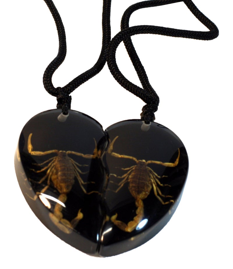 REALBUG SP2214 Necklace, Black/Gold - Image 1