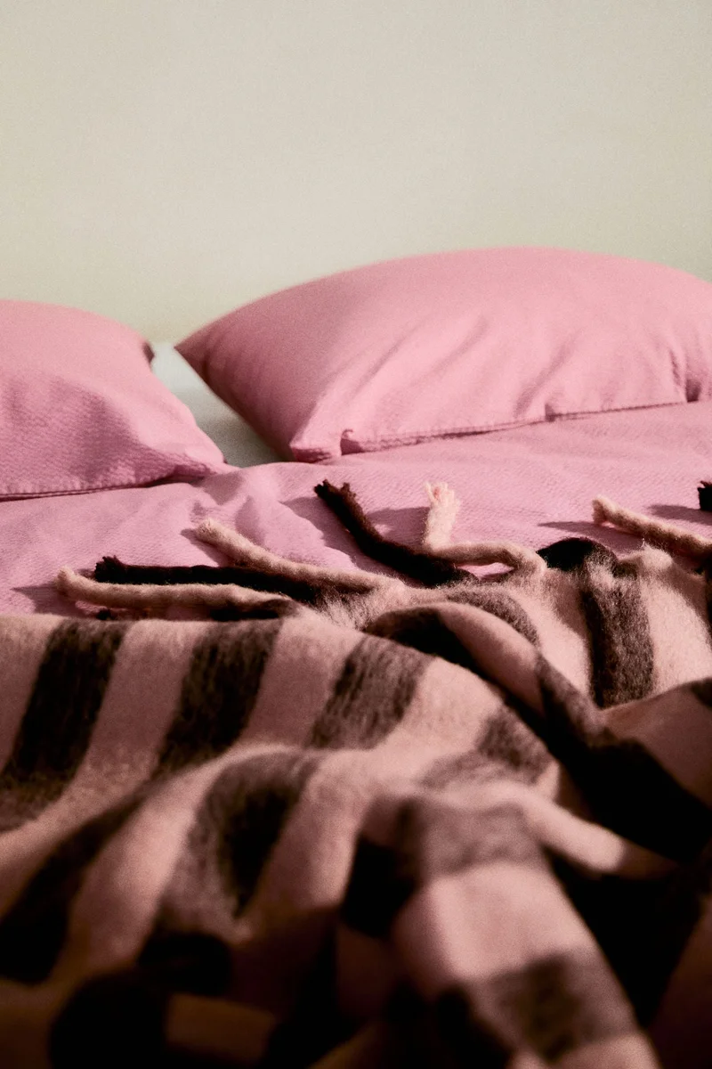 H&M Patterned wool-blend blanket