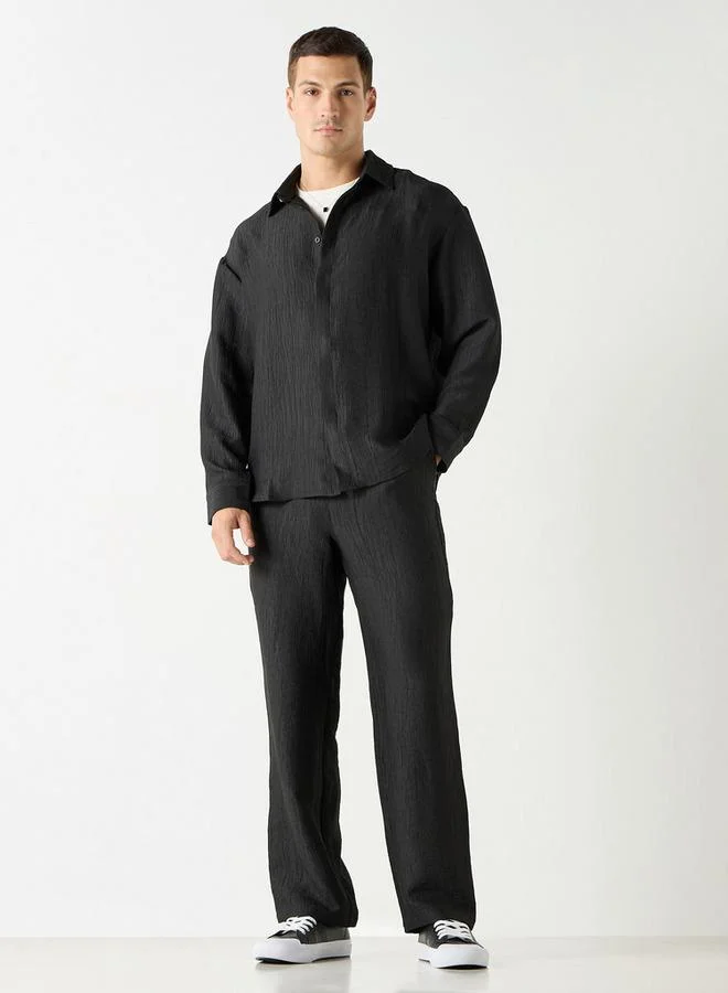 ايكونيك قميص بارز الملمس بياقة وقصة مريحة ووصلة أزرار مخفية من آيكونيك