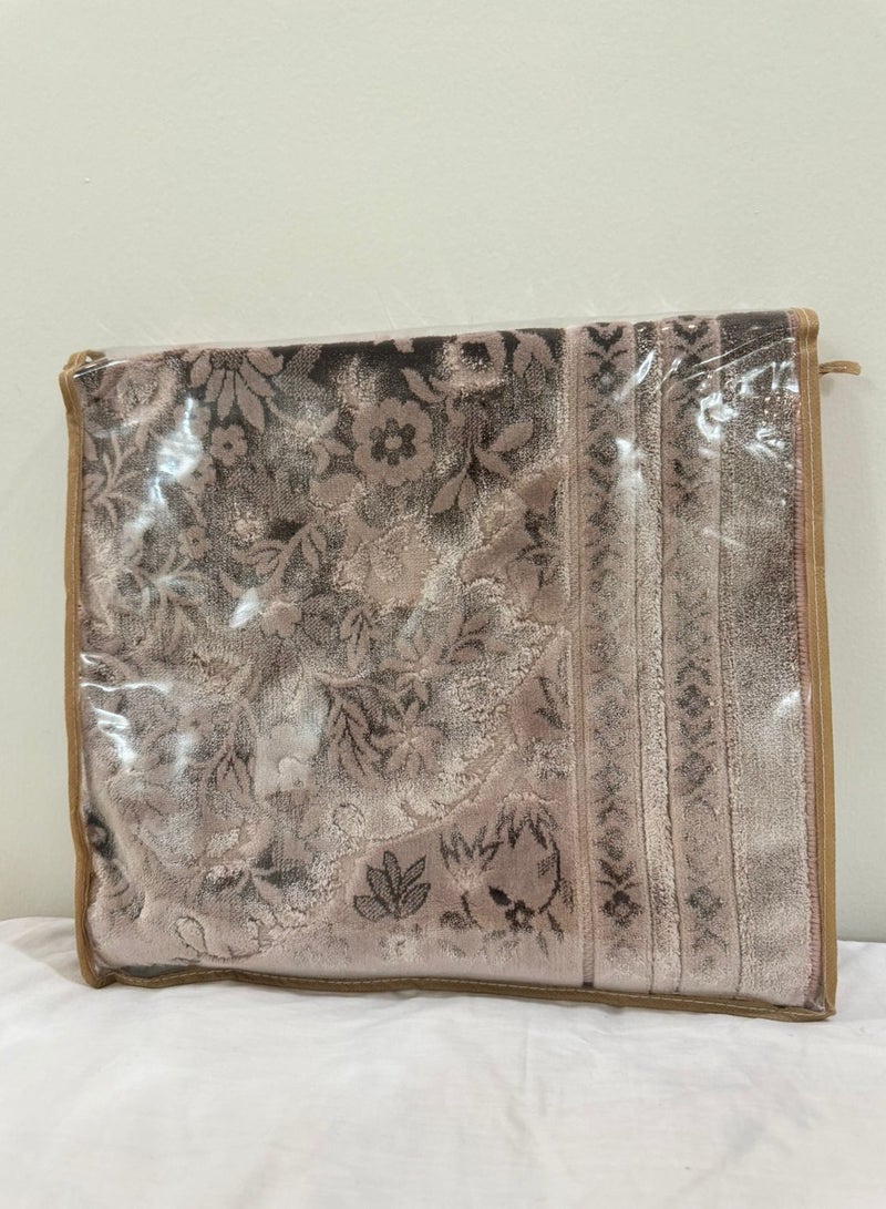 Elegant velvet prayer rug with a luxurious Turkish design with an open prayer sheet - pink - Image 3