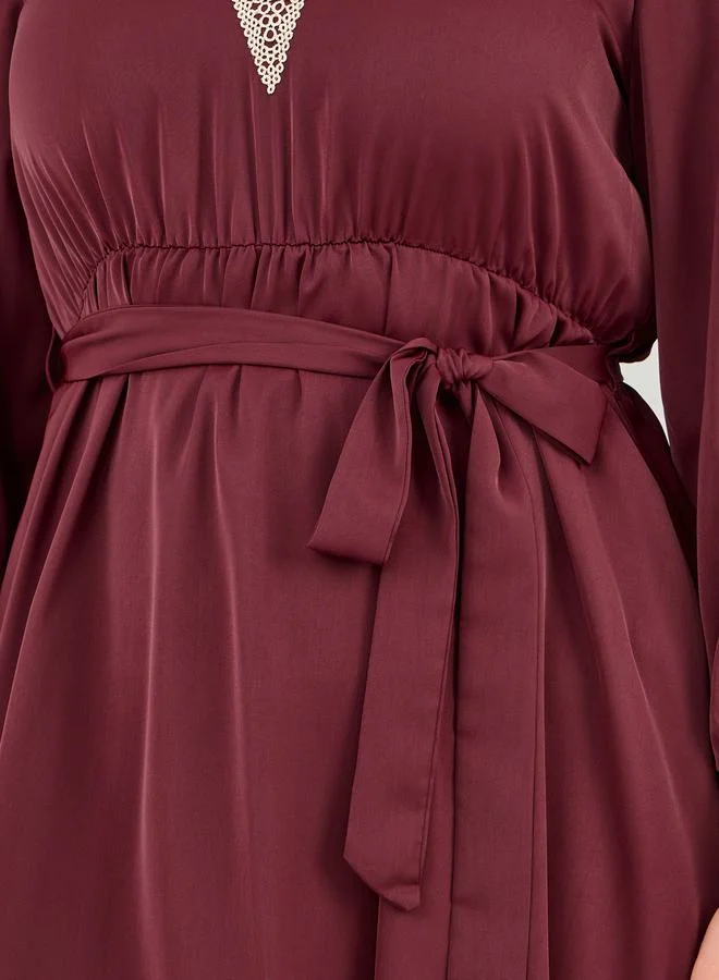 ستايلي Plus Lace Detail V Neck A-Line Midi Dress