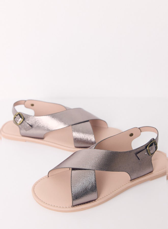 women'secret Shiny Flat Cross Sandals  - Image 4
