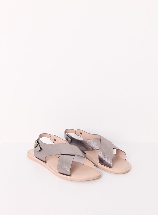 women'secret Shiny Flat Cross Sandals  - Image 5