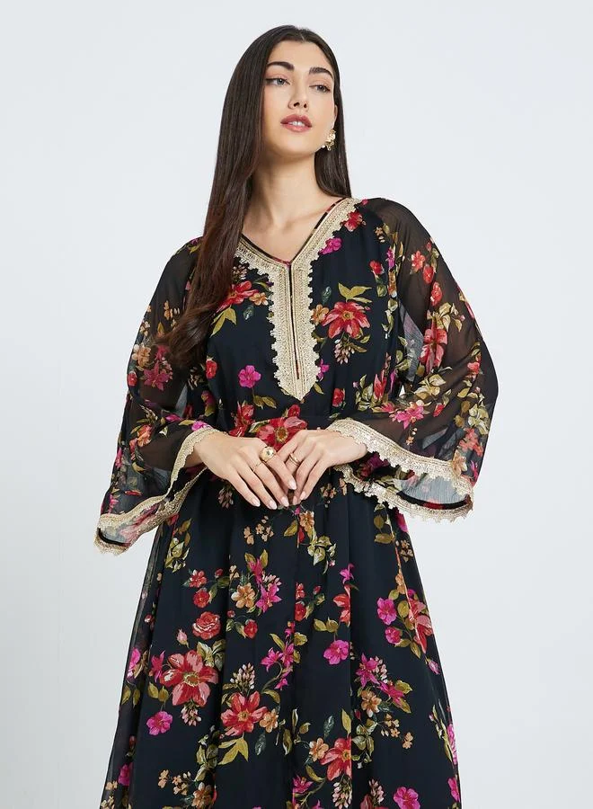 أميرة جلابية بطبعة زهور بقصة واسعة