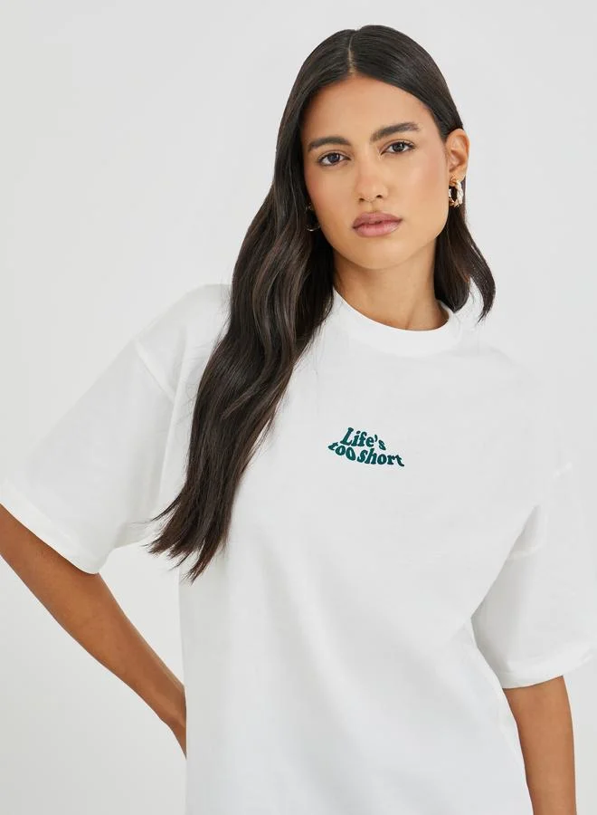 ستايلي تي شيرت فضفاض بأكمام قصيرة وطبعة جرافيك