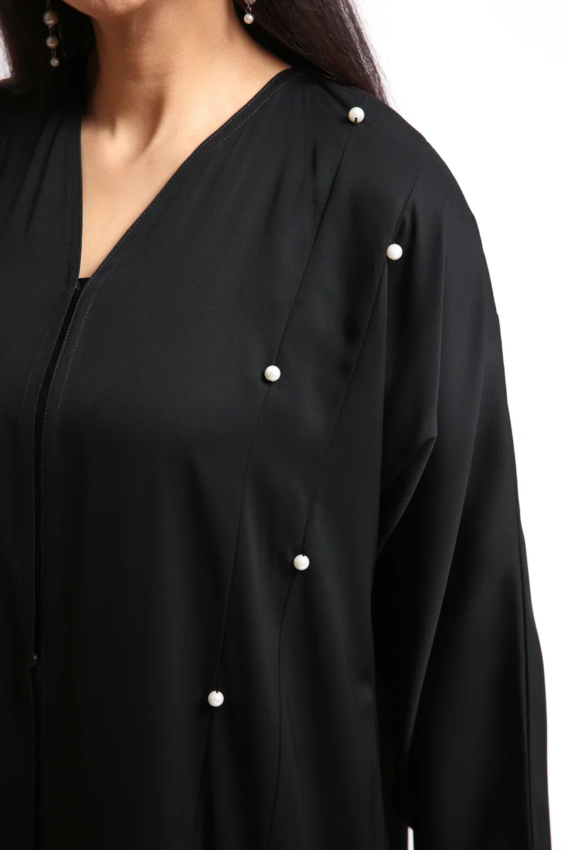 نيكياس عباءة نيكيا سوداء مصنوعة يدوياً