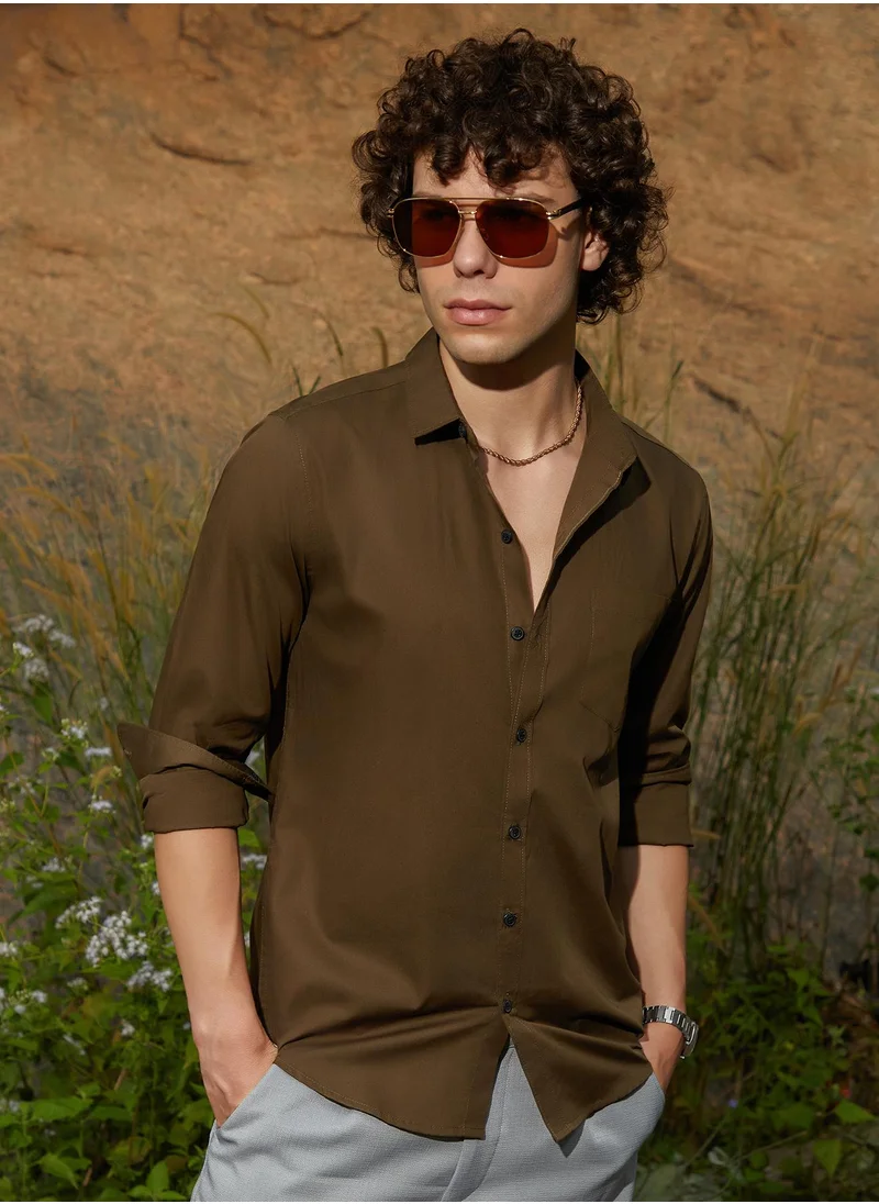 كامبوس سوترا Men's Olive Green Solid Button-Up Shirt