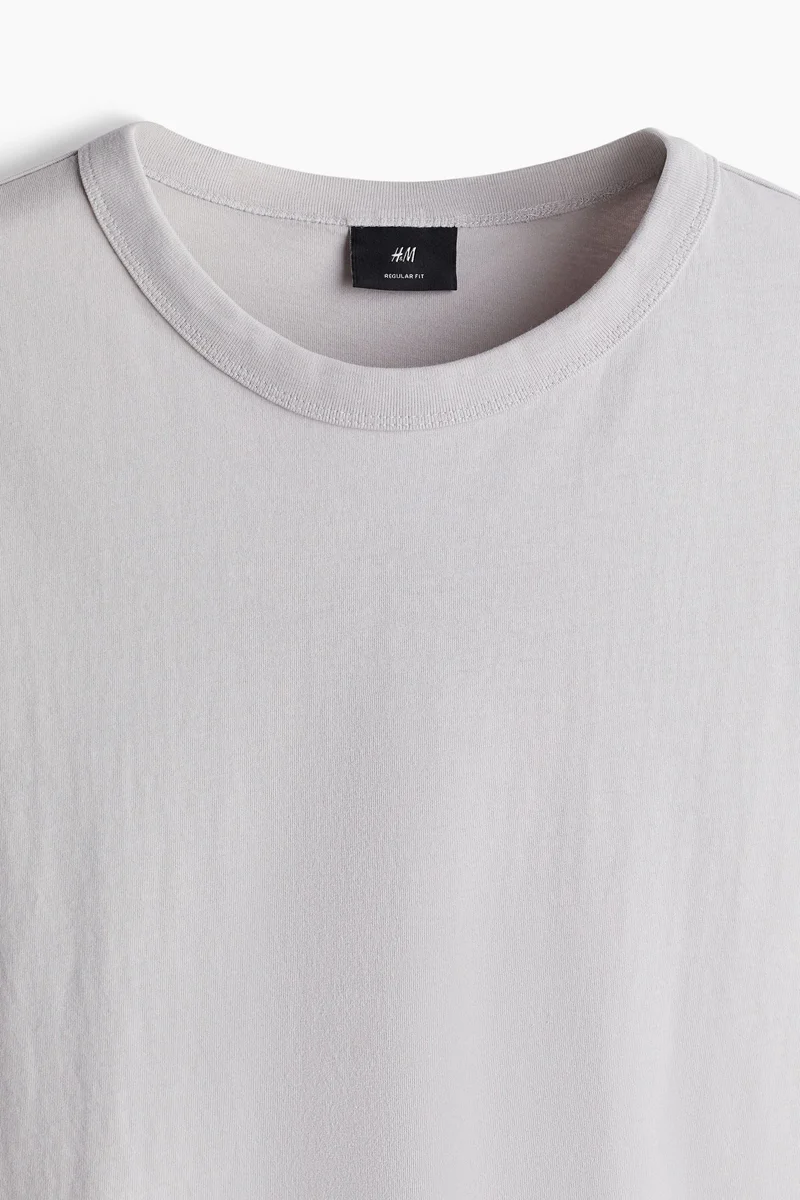 اتش اند ام تي-شيرت بقصّة عادية