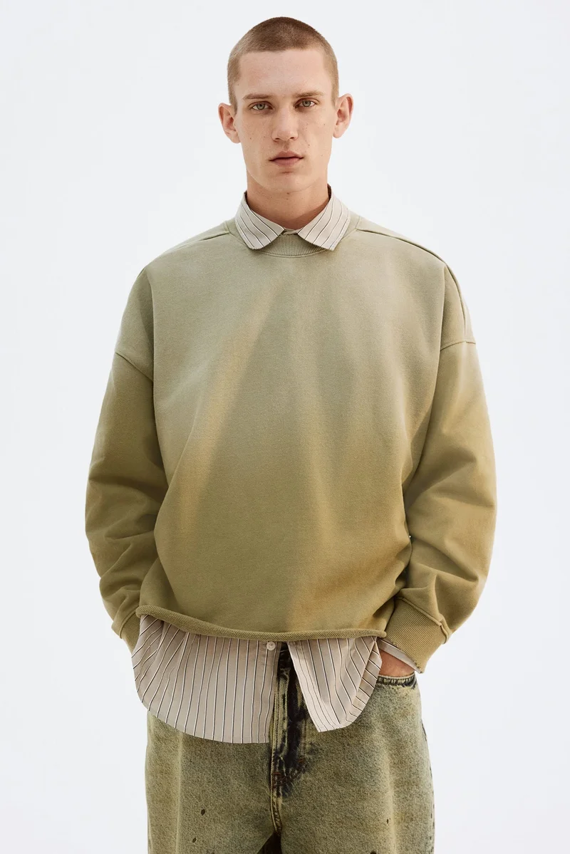 اتش اند ام سويت شيرت بقصّة فضفاضة ومظهر مكحوت