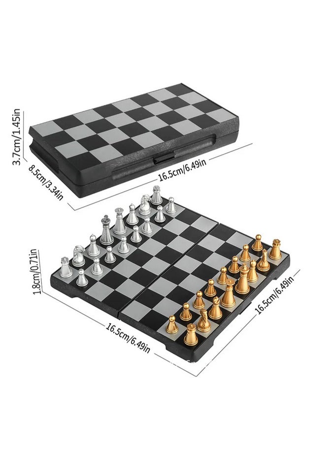 مجموعة شطرنج مغناطيسية فاخرة - مثالية للسفر والتحدي الذهني!  تصميم أنيق بقطع ذهبية وفضية مغناطيسية تمنع الانزلاق أثناء اللعب - لوح قابل للطي لسهولة الحمل والتخزين -مقاومة للماء + حماية داخلية متينة - صديقة للبيئة وآمنة للأطفال والكبار   رائعة للجلسات العائلية  مثالية كهدية مميزة 🎁 - Image 4