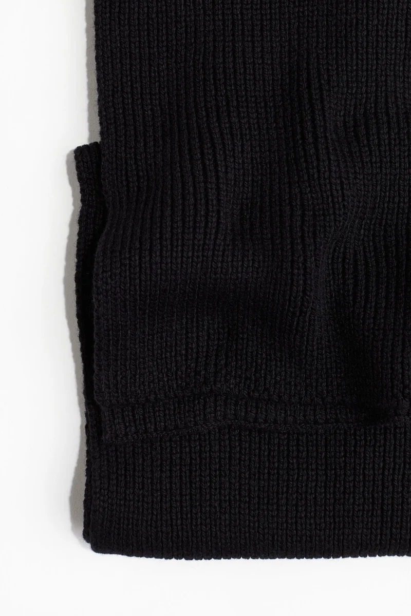 اتش اند ام وشاح محبوك بتصميم مرن