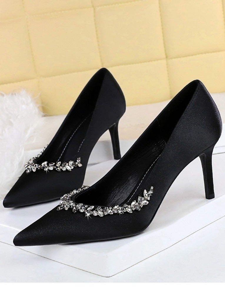 بيج تري النساء الراينس حجر الديكور حزب مضخات الساتين أشار مغلق إصبع القدم الكعب العالي الأسود 7CM - Image 1