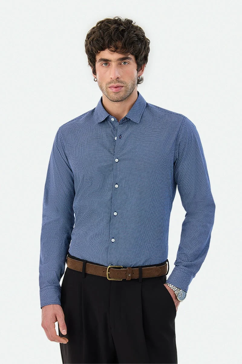 سنيتش قميص قطني % بنقش دقيق بقصة ضيقة