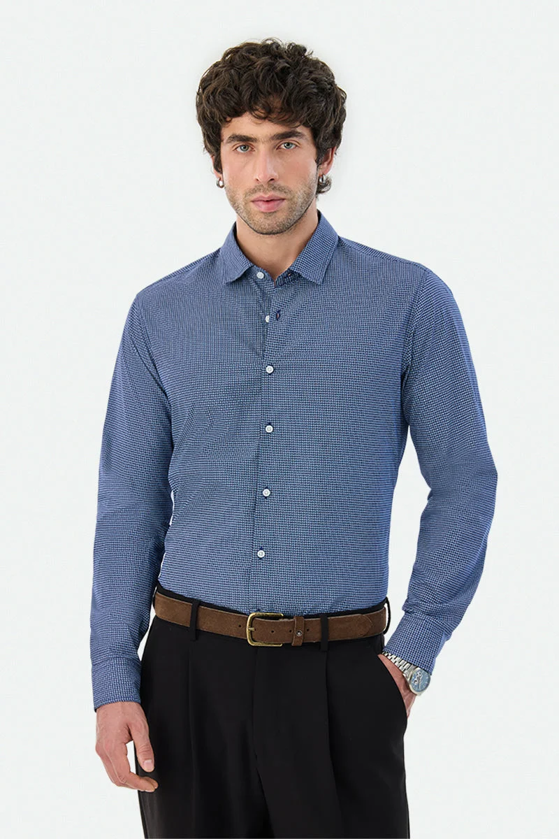 سنيتش قميص قطني % بنقش دقيق بقصة ضيقة