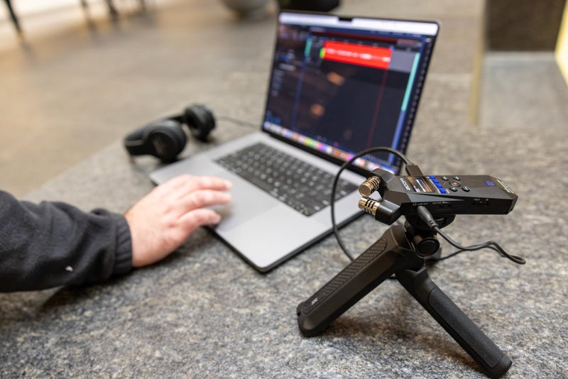 Zoom H1essential Handy Recorder Bundle with Professional Lavalier Condenser Microphone, 32GB microSDHC Card, Furry Microphone Windscreen, 4 AAA Alkaline Batteries, and More! - Image 5