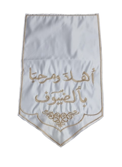 Table Coth With Welcoming Phrase In Arabic For The Guests