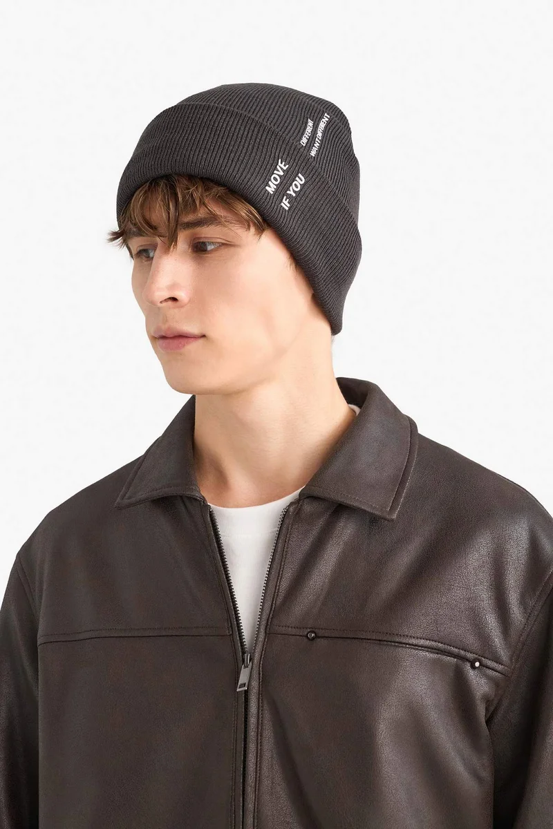 ديفاكتو Man Knitwear Printed Beanie