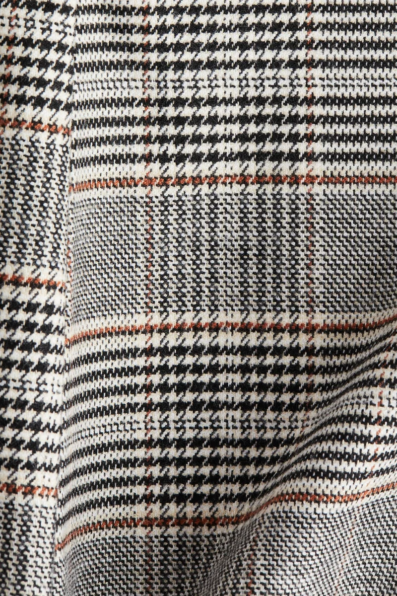 اتش اند ام بلوزة بحافة واسعة