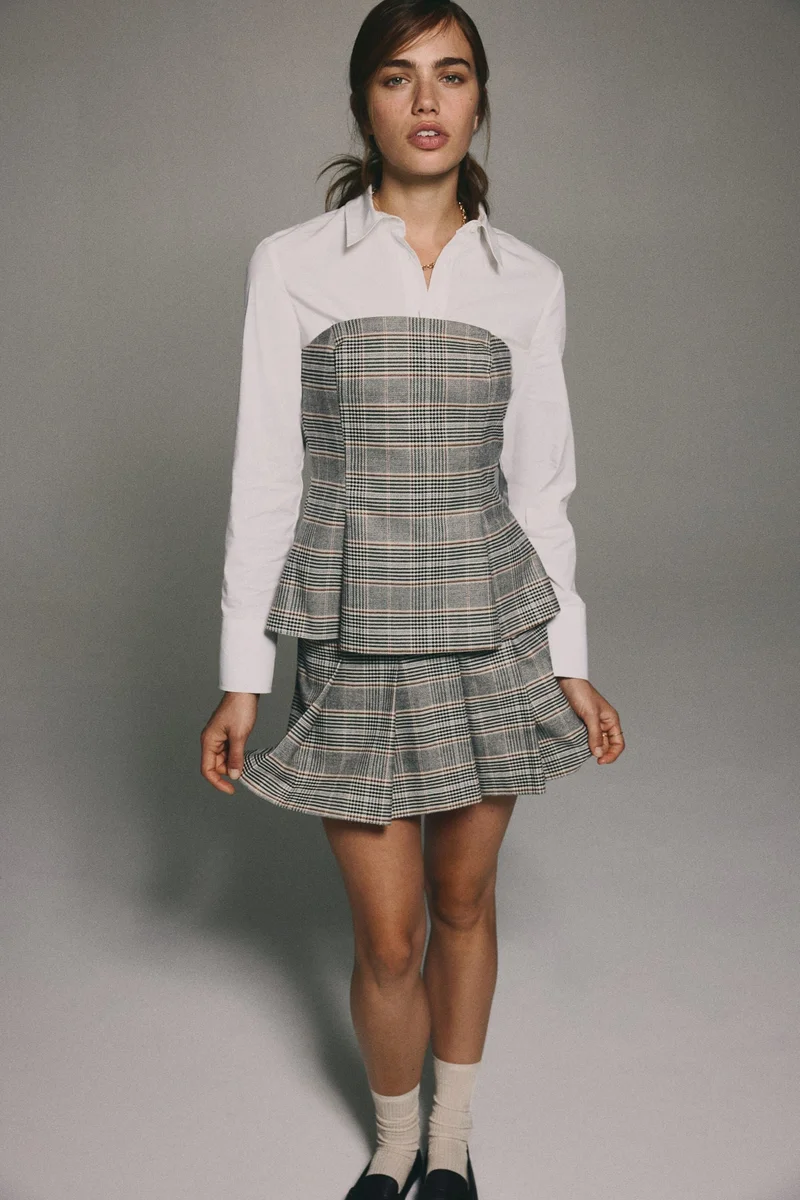 اتش اند ام بلوزة بحافة واسعة