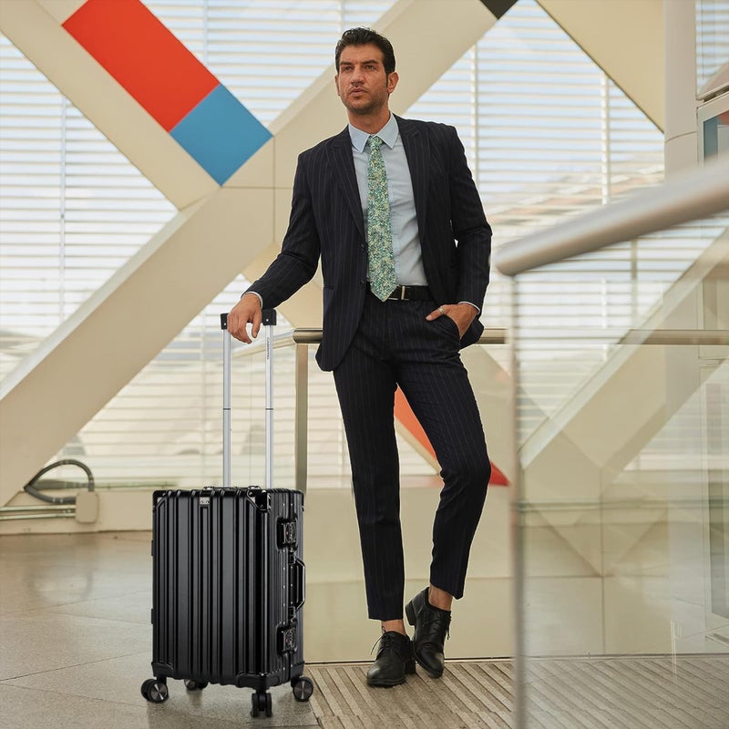 كابينبرو حقيبة سفر من نوع Cabin Pro، خفيفة الوزن، مصنوعة من الألمنيوم، بغلاف صلب من البوليكاربونات، تحتوي على 4 عجلات دوارة، لونها أسود. - Image 2