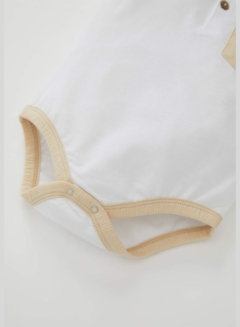 ديفاكتو بودي سوت مطبوع بأكمام قصيرة للمواليد - Image 5