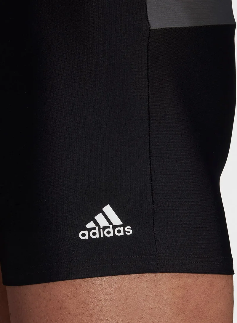 adidas شورت سباحة بنمط كتل الألوان