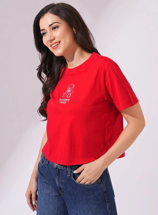 جلو باص تيشيرت بقصة بوكسي وتفاصيل مُطرزة