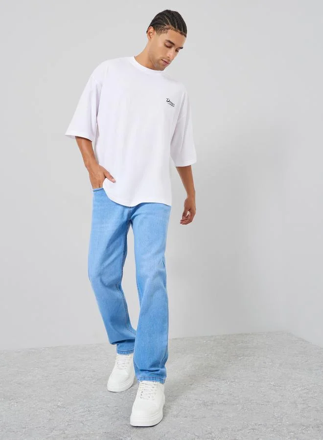 ستايلي تيشيرت بقصة بوكسي وطبعة جرافيك