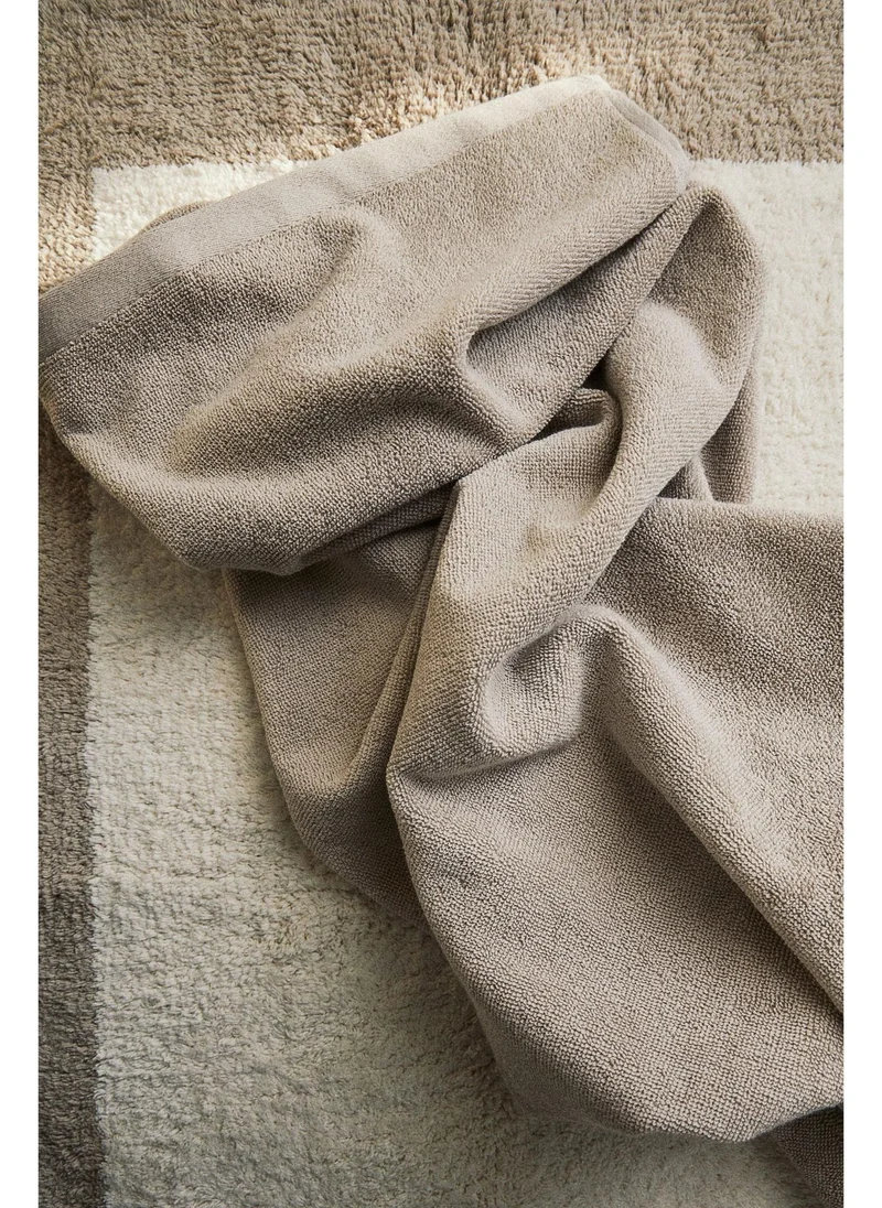 اتش اند ام Cotton terry bath towel