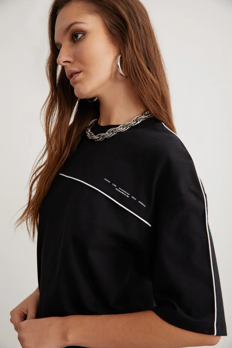 جريميلانج Rodes Women's Crew Neck Oversize Fit Piping Detail Printed Black T-Shirt