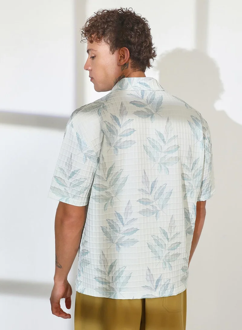 Campus Sutra Campus Sutra Men's Ivory White Faded Foliage Oversized Shirt For Casual Wear | Cuban Collar | Short Sleeve | Button Closure | Oversized Shirt Crafted With Comfort Fit For Everyday Wear