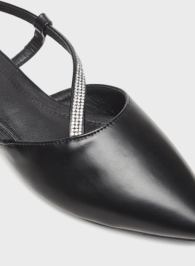 شو اكسبرس Flat Sandals