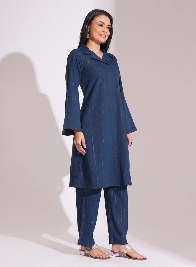 جلو باص طقم من بنطال وكورتا بتفاصيل لامعة