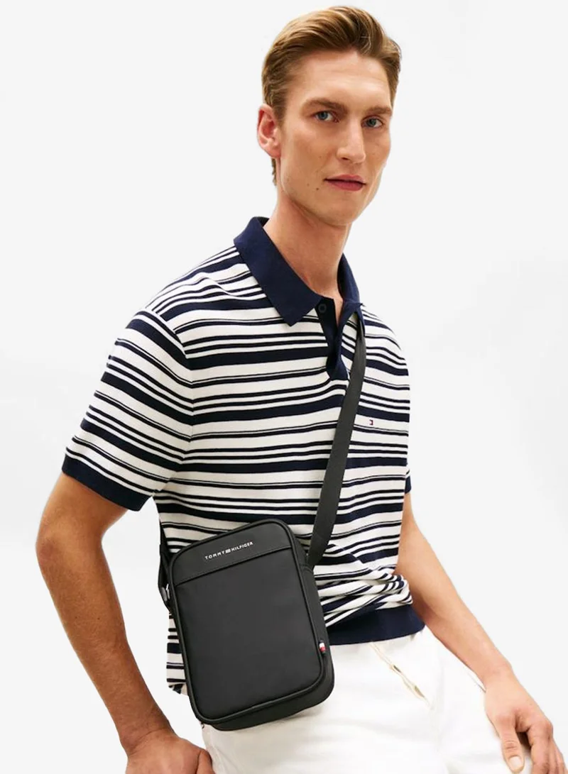 TOMMY HILFIGER Metal Logo Crossbody Reporter Bag