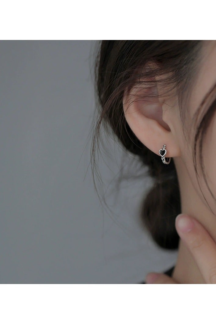 Goolsky Black Heart Stud Earrings for Women – Minimalist Niche Design, High-End Ins Cool-Tone Style, Versatile Everyday Jewelry  - Image 4