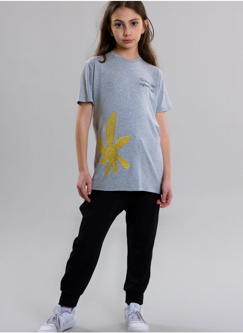 Pear Concept - Kids Sunflower Embroidered T-Shirt - Image 1