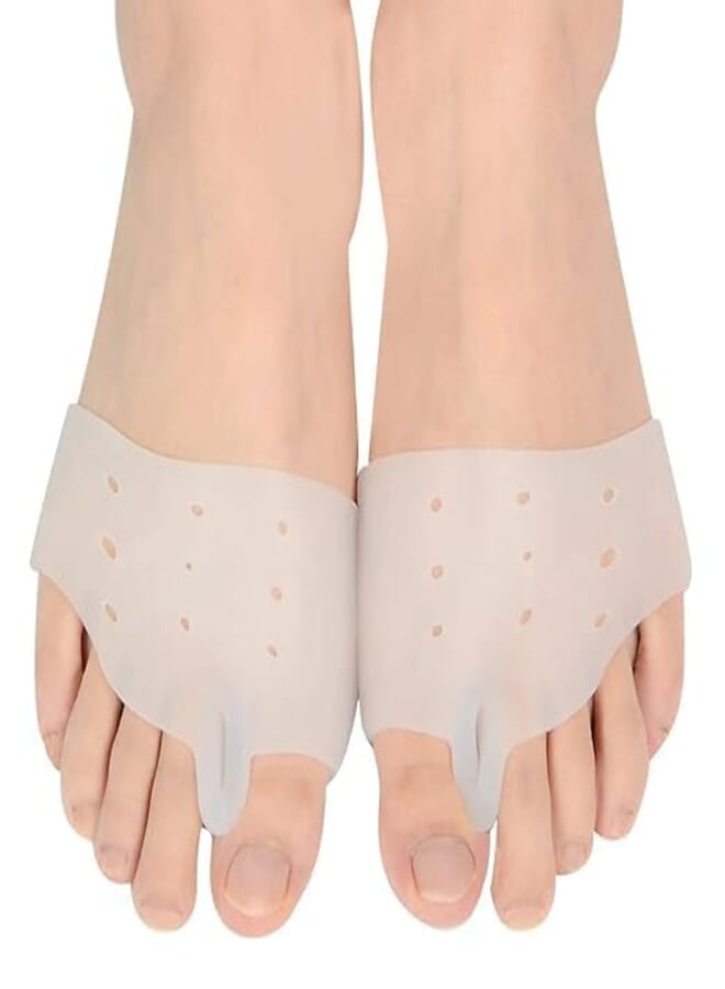 Gel foot support with toe separator