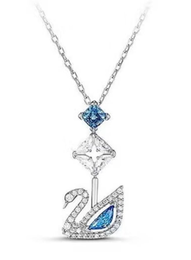 Swan قلادة باندلت سوان بطبقات من الكريستال الأزرق والشفاف بلون فضي