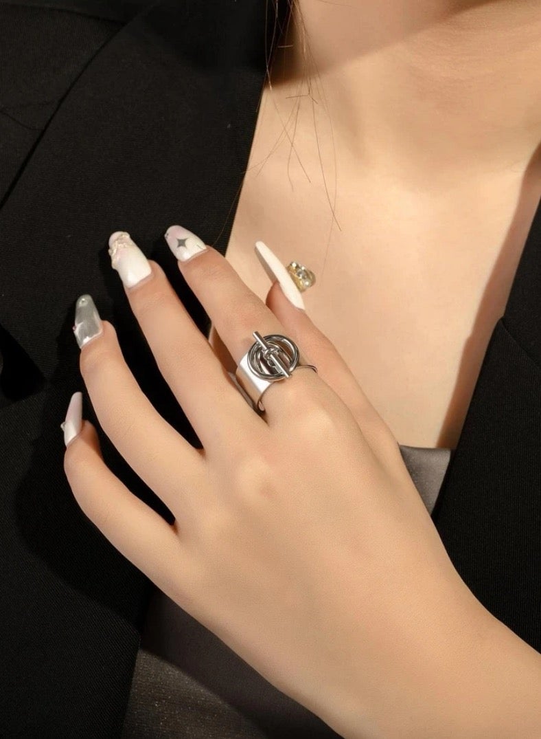 Casual collection Stylish & High Quality Stainless Steel Silver Plated Ring For Women One Size - Image 2