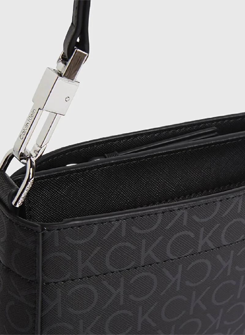 كالفن كلاين شنطة كتف