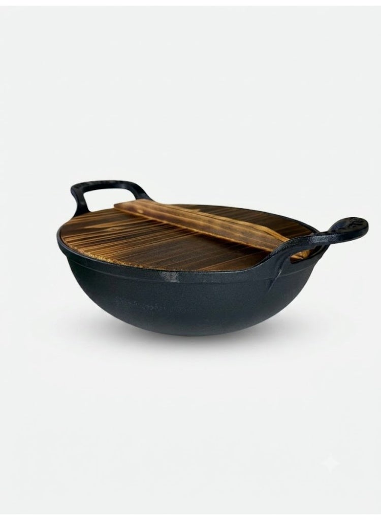 A pot with a wooden lid featuring a distinctive and practical design measuring 25 cm. - Image 1
