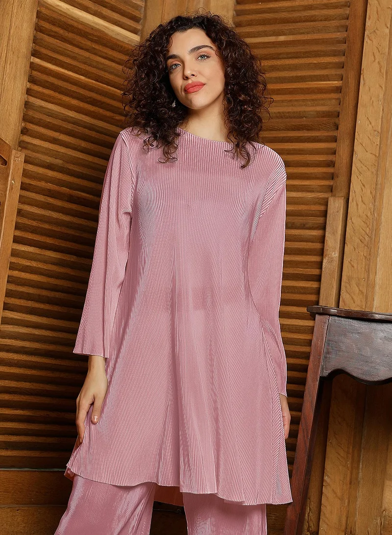  قصة Qissa Women's Blush Pink Solid Pleated Kurta Set For Ethnic Wear | Round Neck , Long Sleeves , Straight Hem | Solid Pleated Fabric | 2 Piece Kurta Set Designed For Casual & Daily Wear