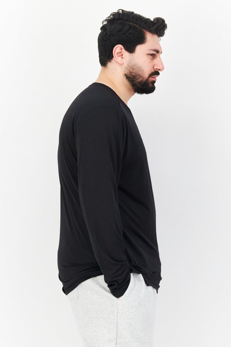 New Balance سويت شيرت رياضي رجالي للجري بأكمام طويلة وياقة دائرية، أسود  - Image 4
