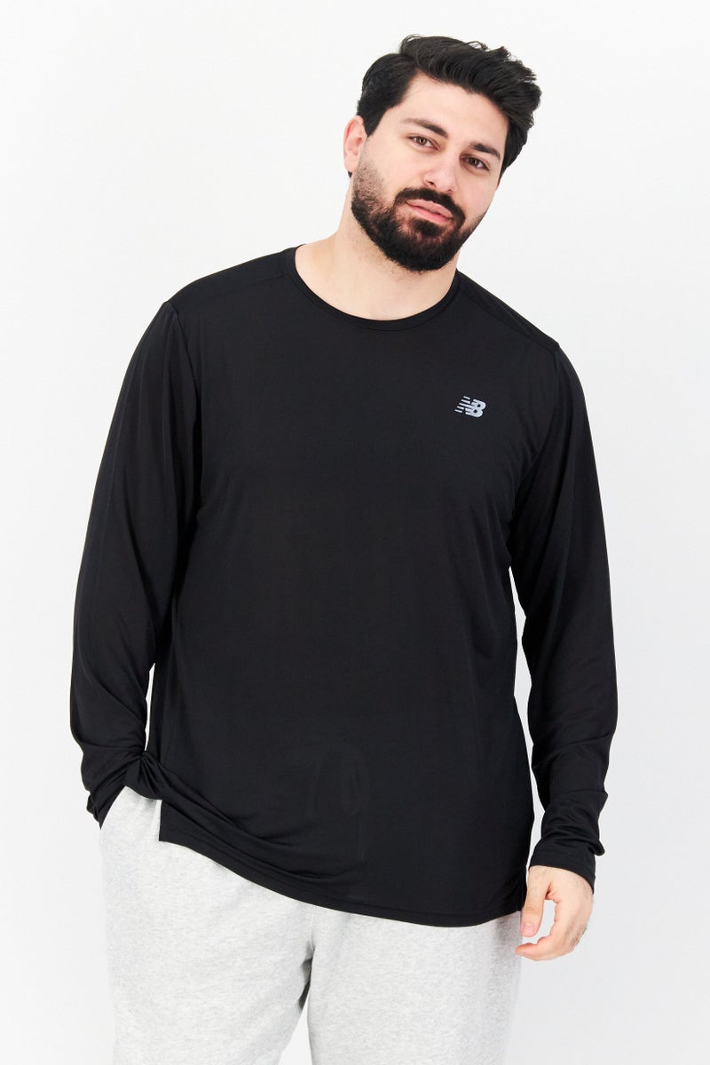 New Balance سويت شيرت رياضي رجالي للجري بأكمام طويلة وياقة دائرية، أسود  - Image 1