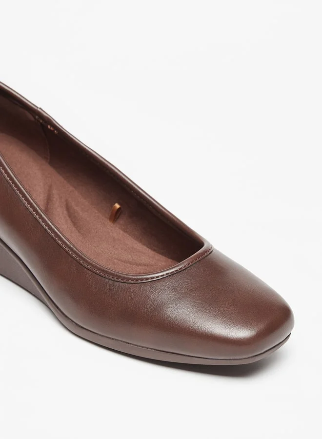 لو كونفورت Solid Slip-On Shoes with Wedge Heels